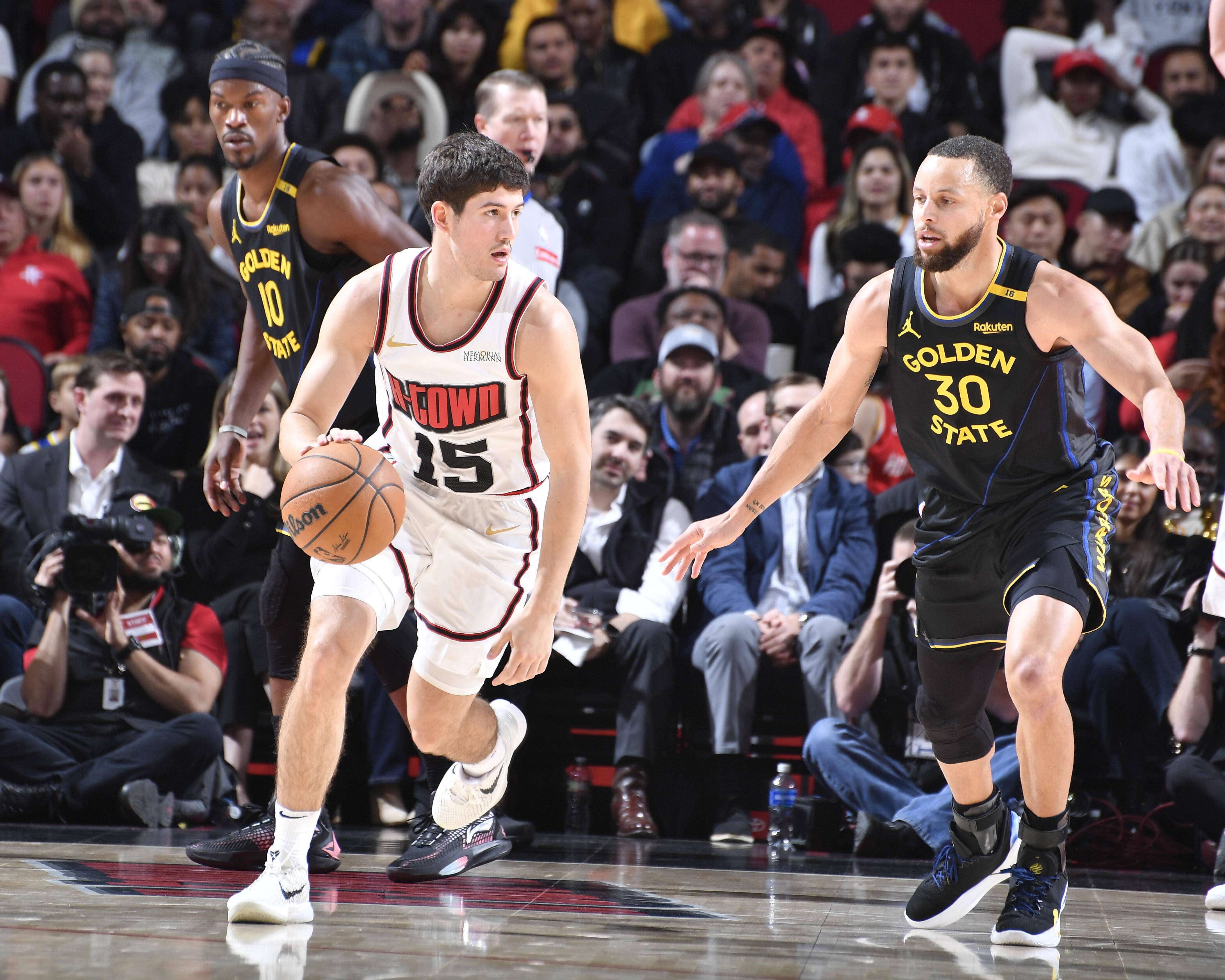 休斯敦火箭训练开放日，窗口期调整名单引欢呼，全明星赛在即，控场能力受关注的简单介绍