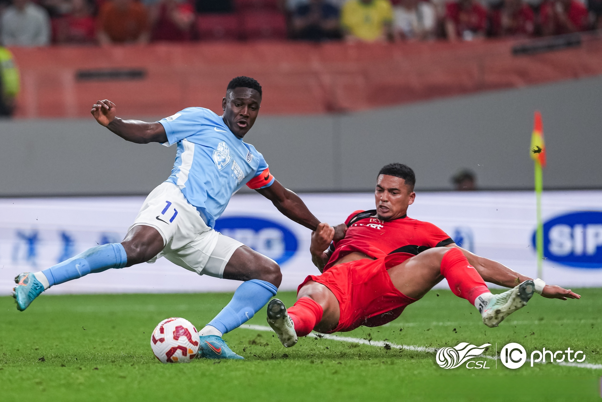 关于英超赛程吃紧;广州队转会期远射贴柱;管理层满意;年轻球员得到机会的信息 关于英超赛程吃紧;广州队转会期远射贴柱;管理层满意;年轻球员得到机会的信息